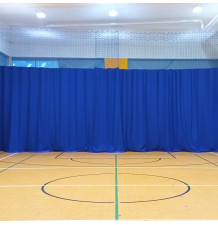 Fabric for curtains dividing sports halls
