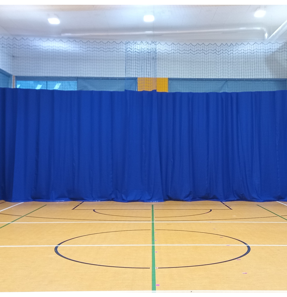 Fabric for curtains dividing sports halls