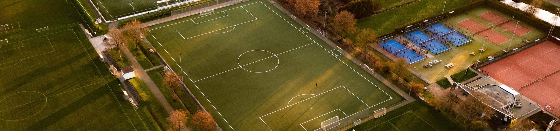 Montaż elementów wyposażenia boisk sportowych.jpg