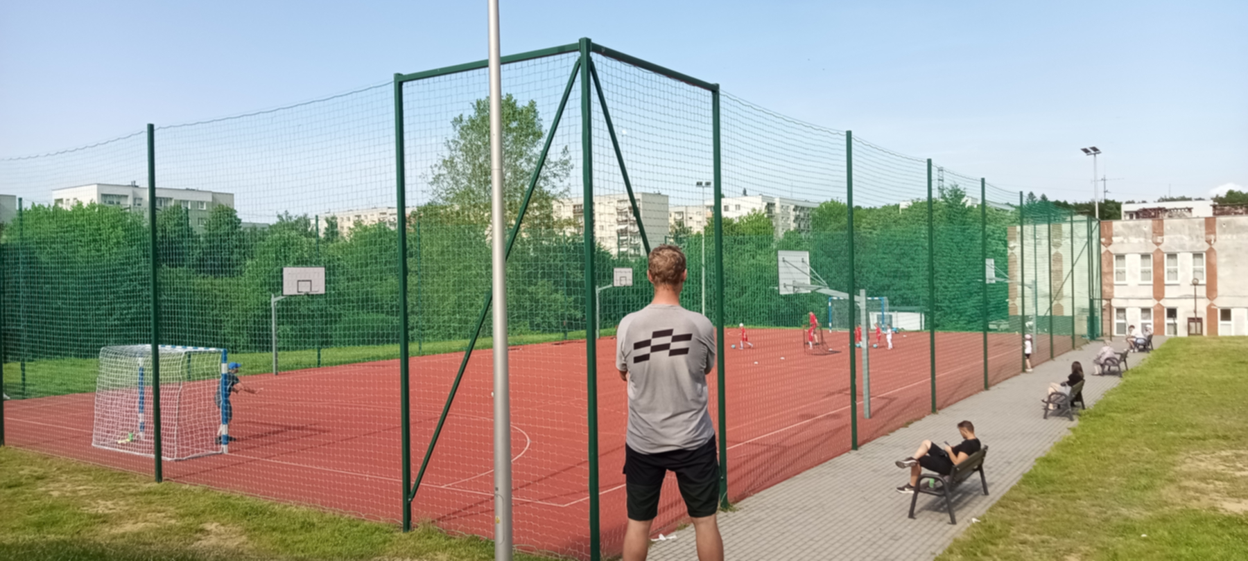 Wymiana siatki na piłkochwycie