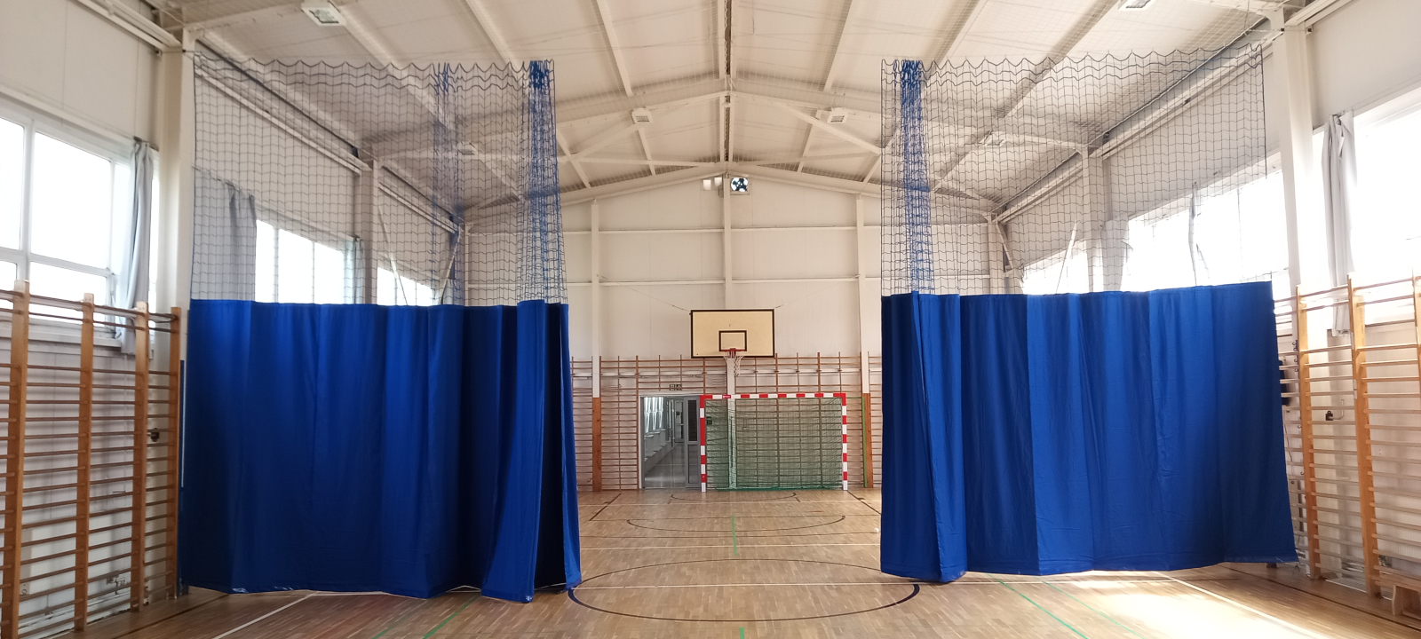 Kotara grodząca na sali gimnastycznej