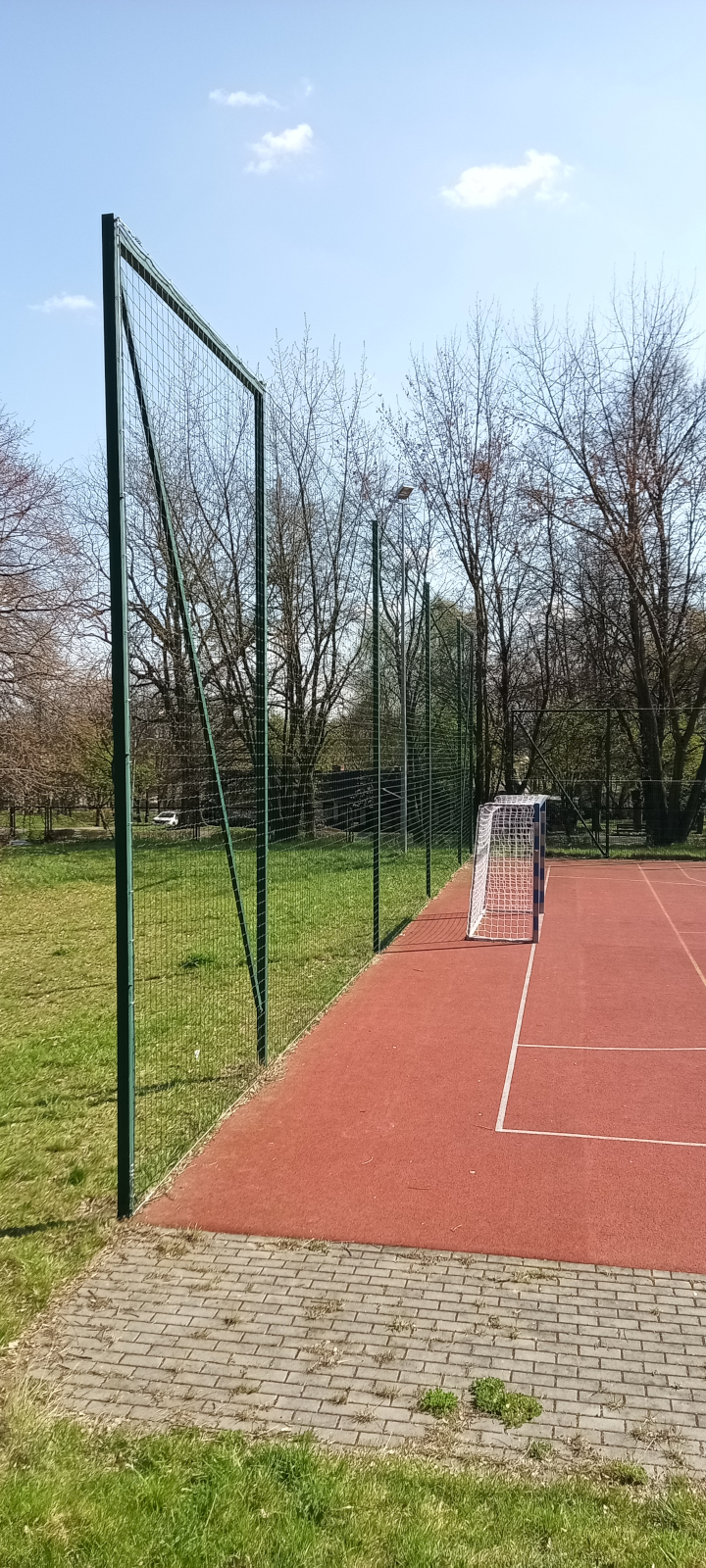 Wymiana siatek na piłkochwytach