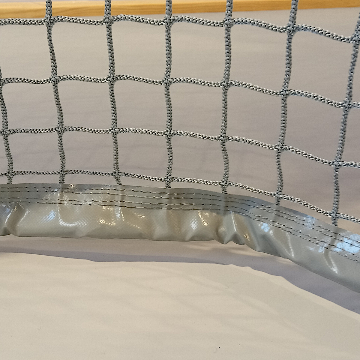 Siatka ochronna na sali sportowej