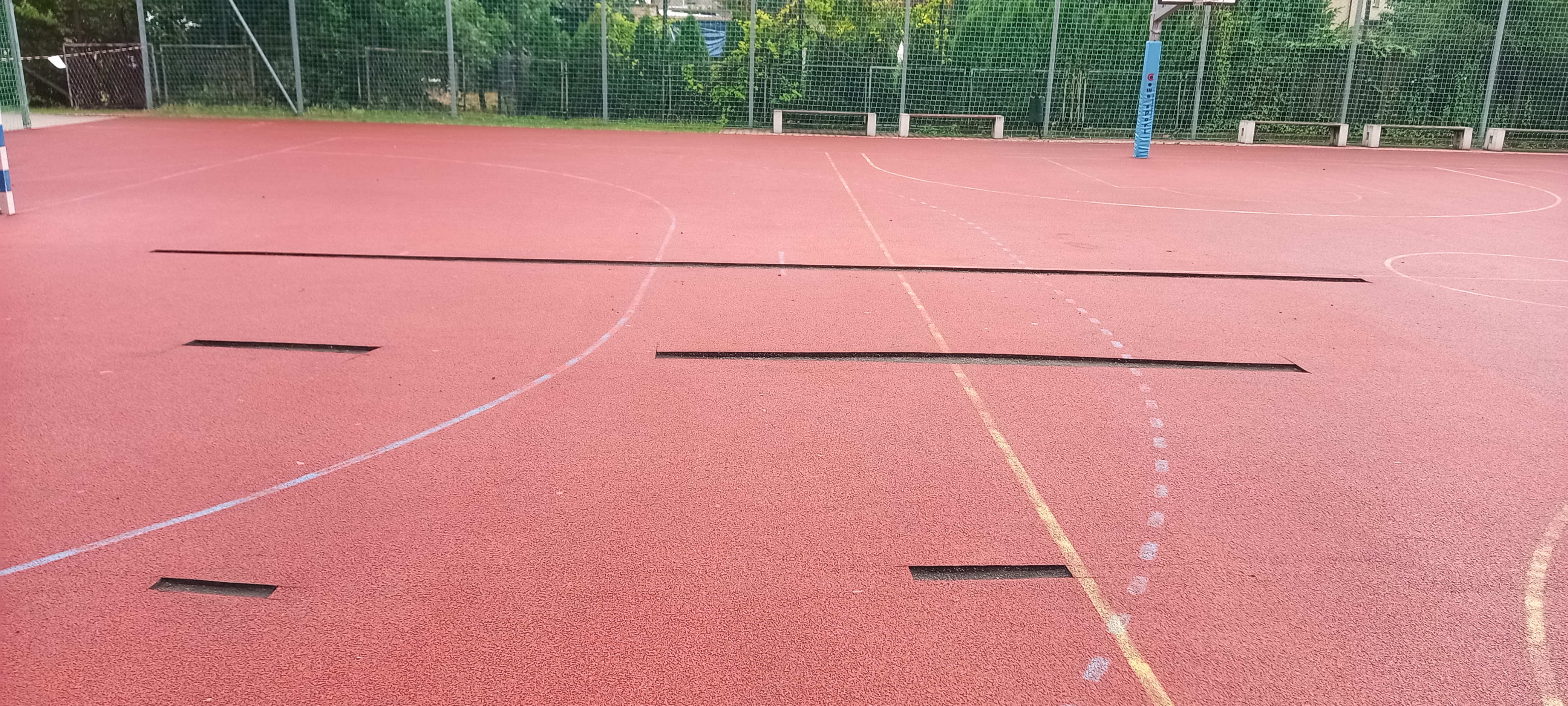 Naprawa nawierzchni boiska wielofunkcyjnego