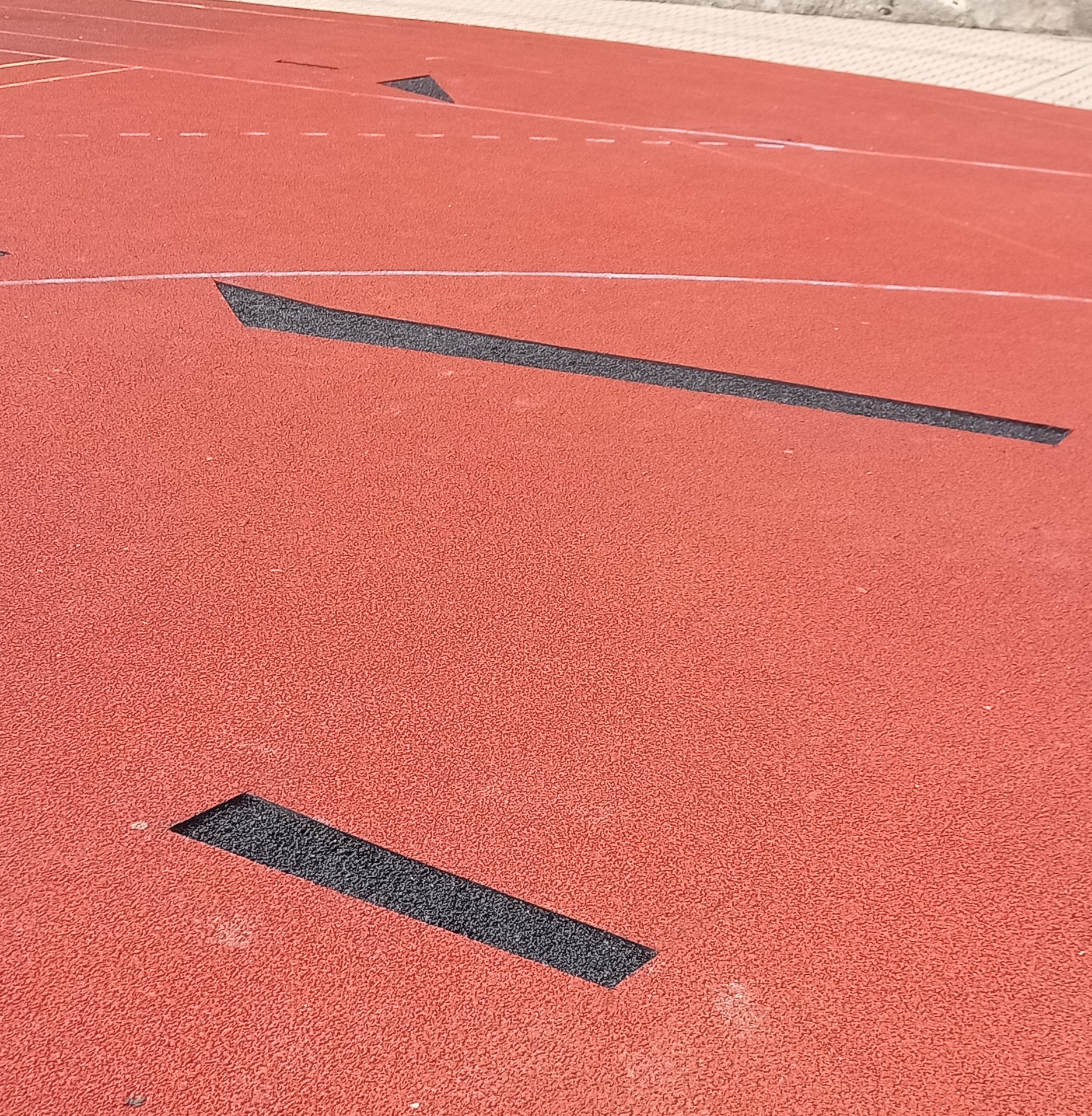 Naprawa nawierzchni boiska wielofunkcyjnego