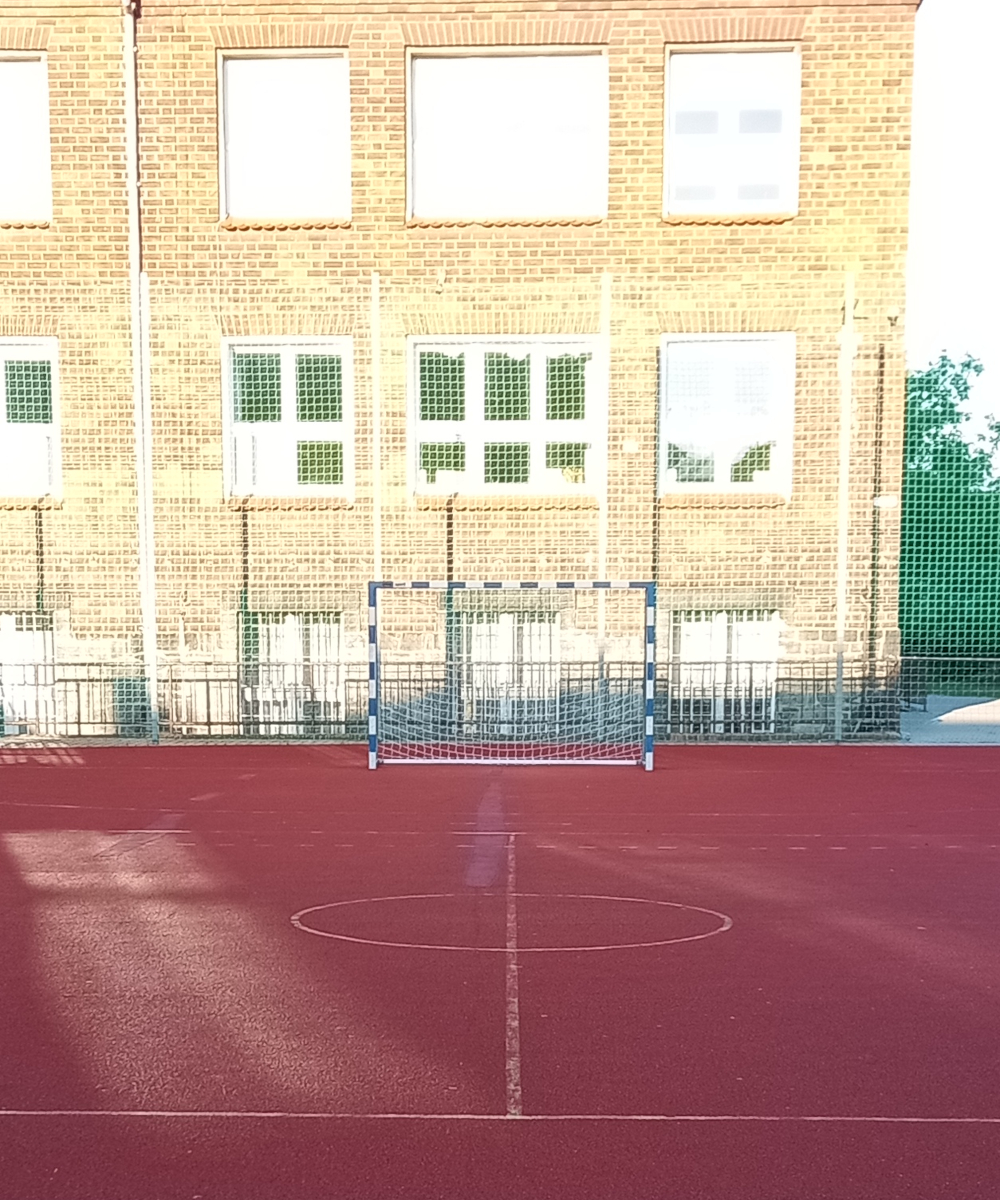 Punktowa naprawa nawierzchni boiska wielofunkcyjnego