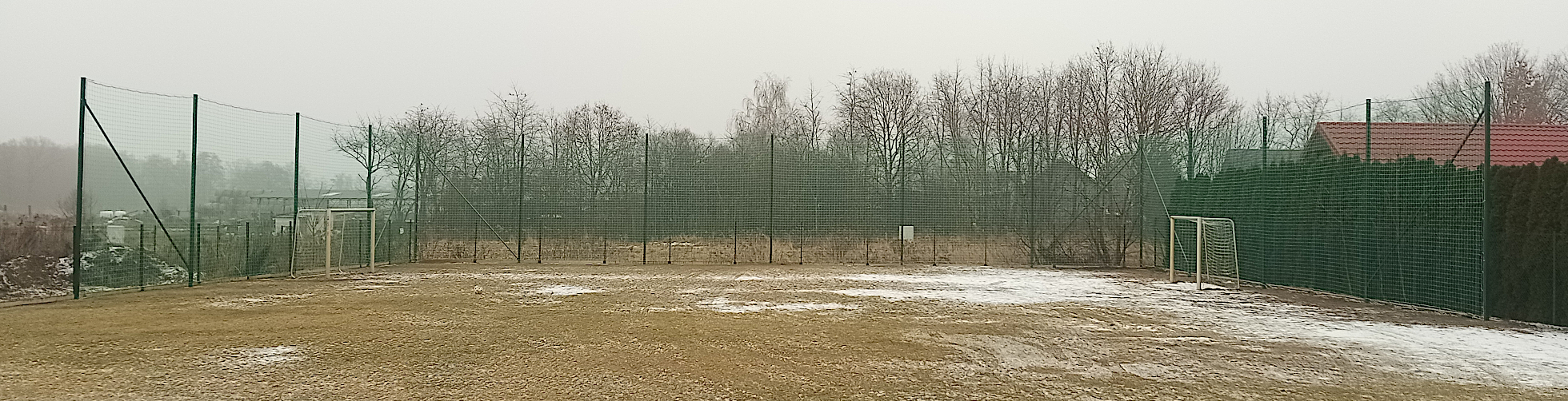 Piłkochwyt stalowy z siatki polietylenowej