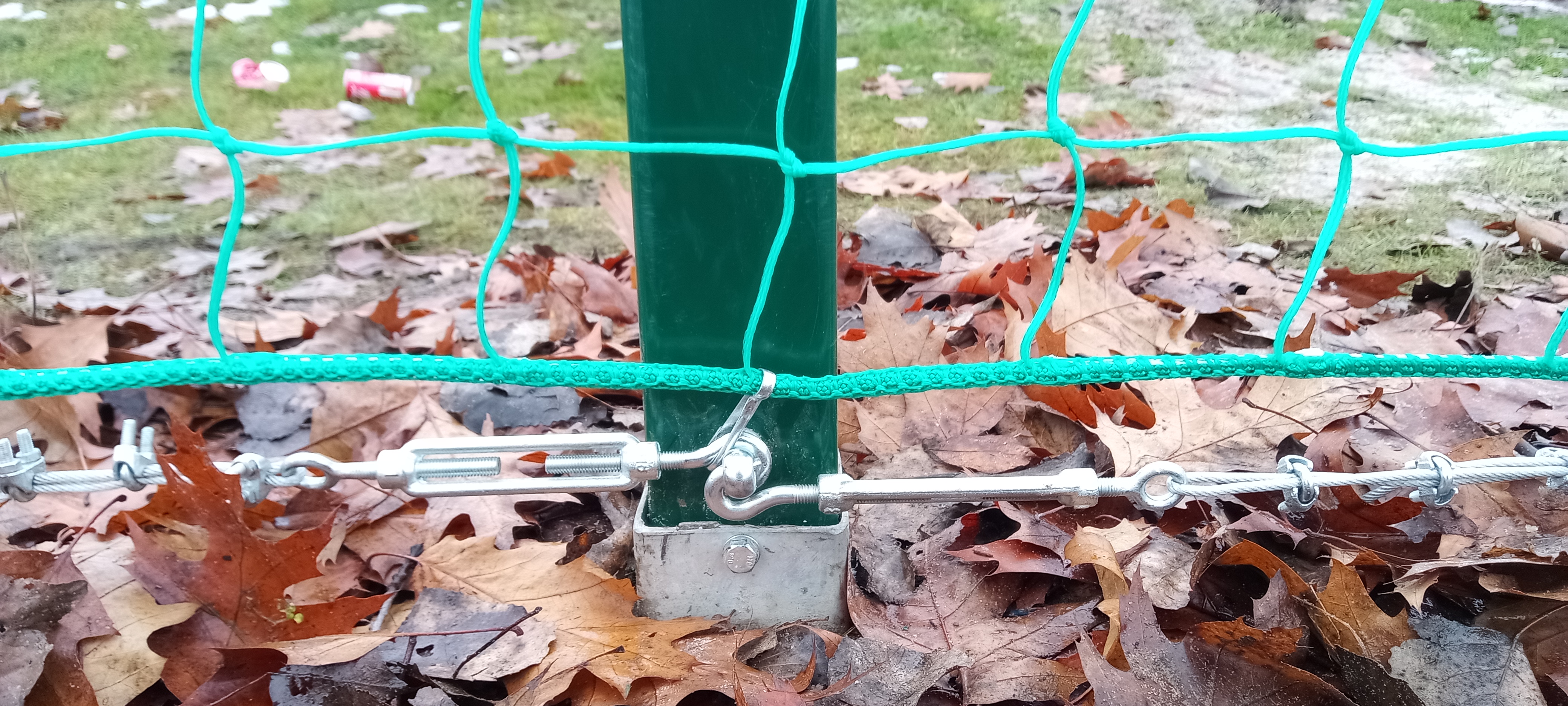 Słupy piłkochwytu 8 metrów wysokości