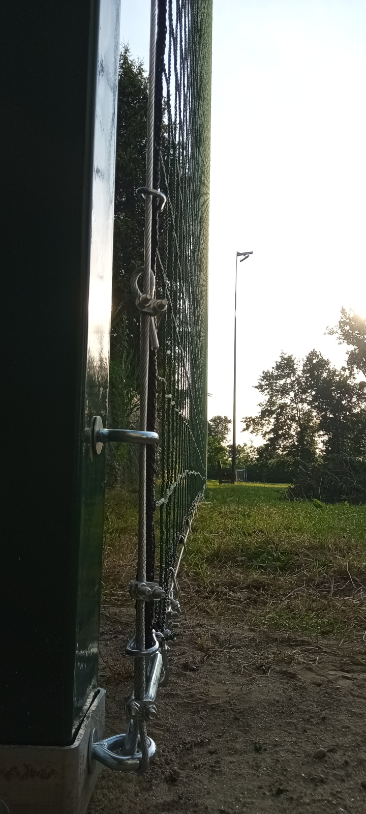 Piłkochwyt z siatki poletylenowej bezwęzłowej 6m montaż w tulejach
