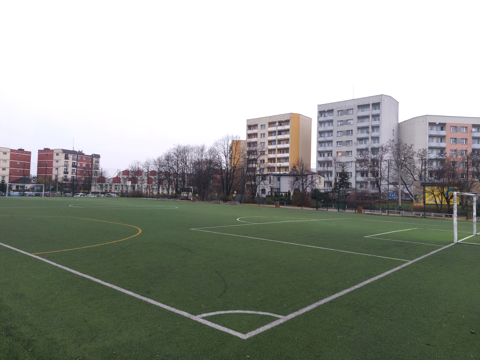 Podwyższenie piłkochwytu na boisku z wymianą siatki ochronnej